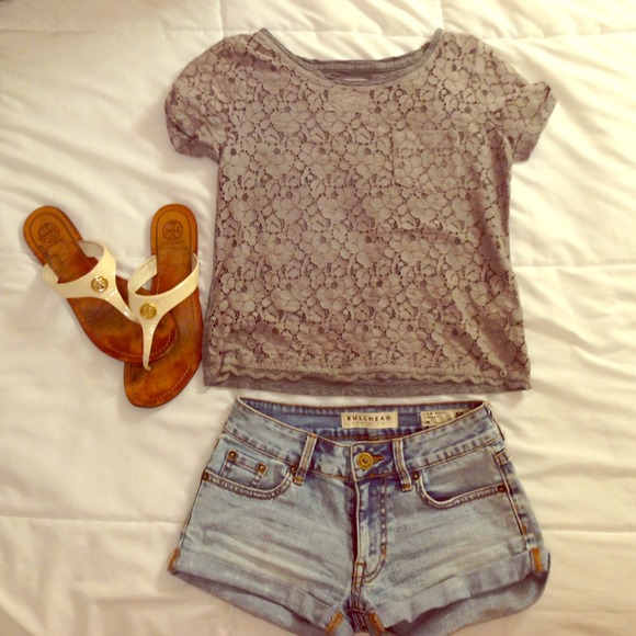 Gray laced tshirt ⚫️