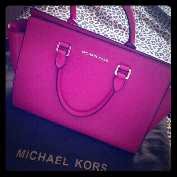 Michael Kors Handbags - Authentic Micheal Kors Selma Fuchsia!
