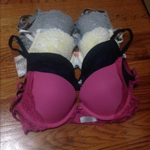 4 32C Victoria's Secret Bras