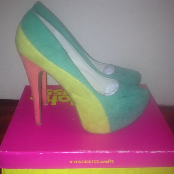 Color Block Pumps - Picture 2 of 2