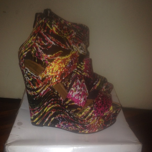Multi Colored Wedges - Picture 2 of 2