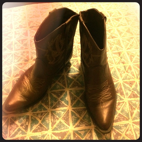 9" cowgirl boots pointed toe