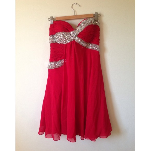 Gorgeous Red Homecoming Dress (Size M)❤️