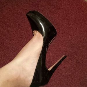 Very classy patent pumps