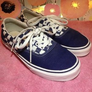 NEW. navy blue era vans