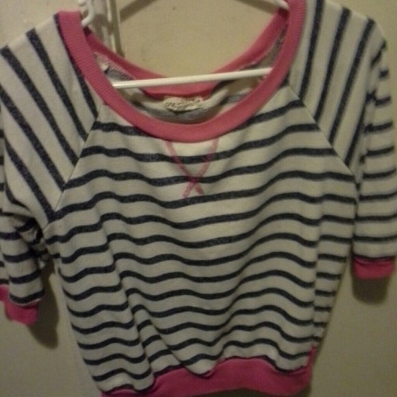 Cropped 3 quarter sleeve top