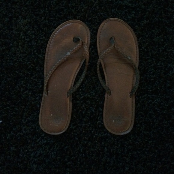 Abercrombie & fitch leather flip flops