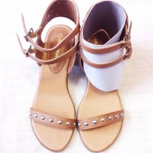 studded chunky heel sandal NWB