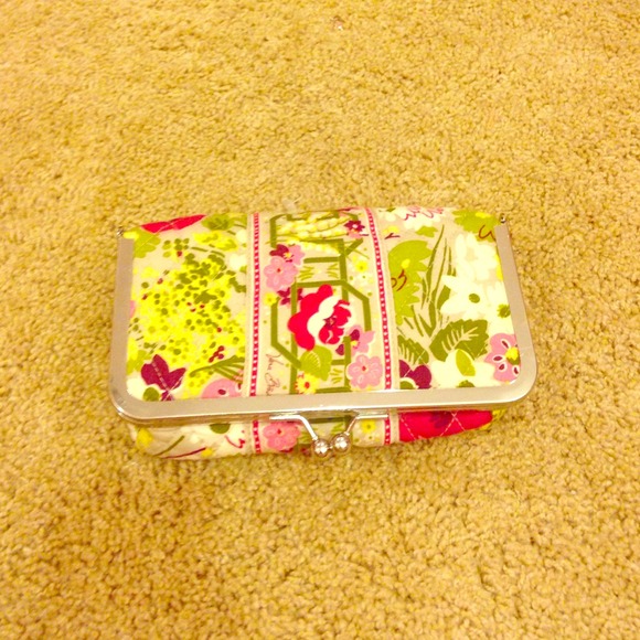 NWOT Vera Bradley makeup clasp clutch