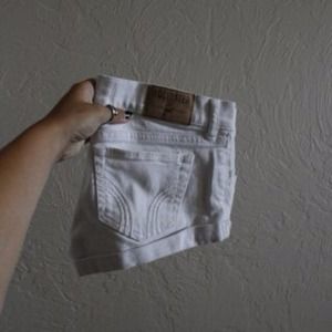 white hollister short shorts