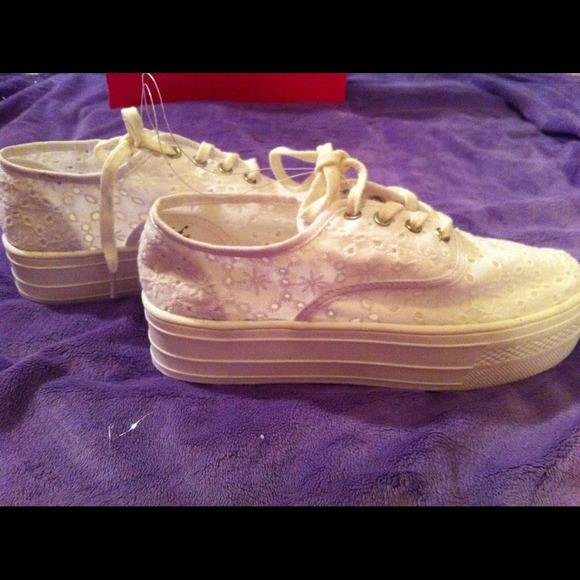 Retro White lace platform sneakers