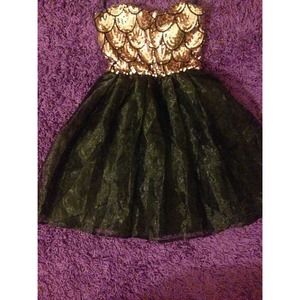 ✨REDUCED✨ Strapless dress.