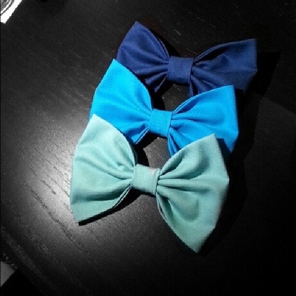 HAIR BOWS