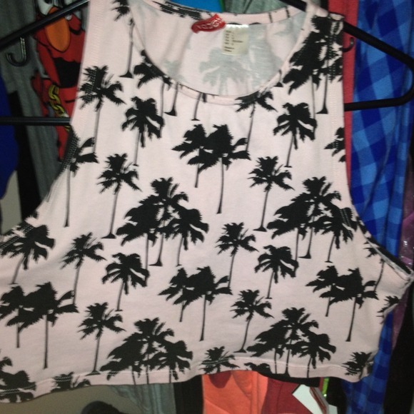 H&M light pink crop top