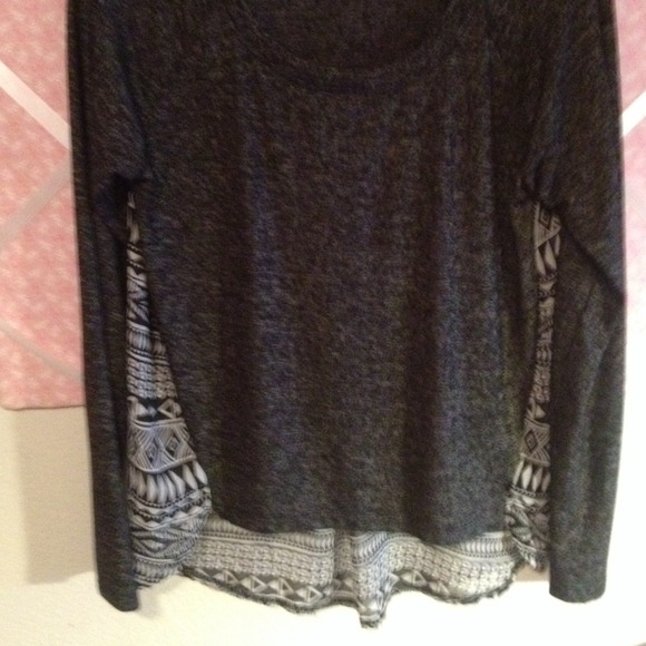 Mix of dark grey and black top - Picture 2 of 4