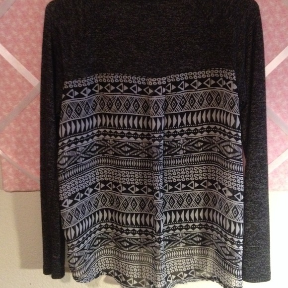 Mix of dark grey and black top - Picture 3 of 4