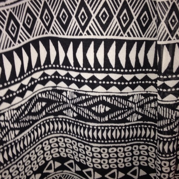 Mix of dark grey and black top - Picture 4 of 4