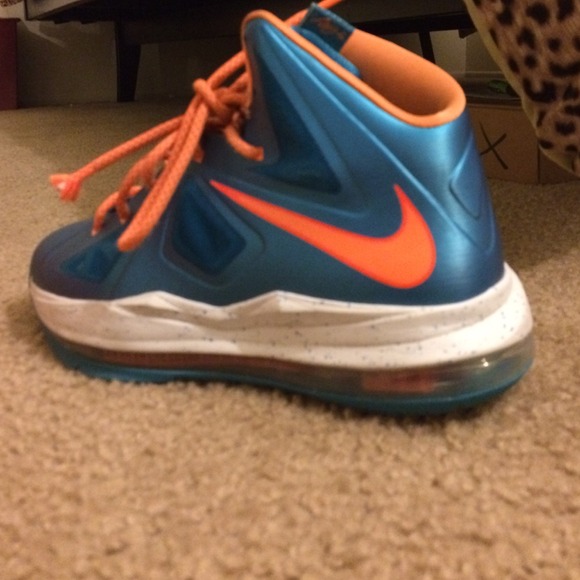 Lebron's - Picture 3 of 4