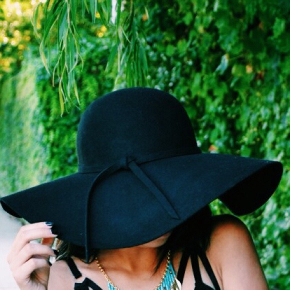 Wool floppy hat