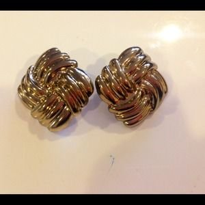 Cute gold vintage earrings