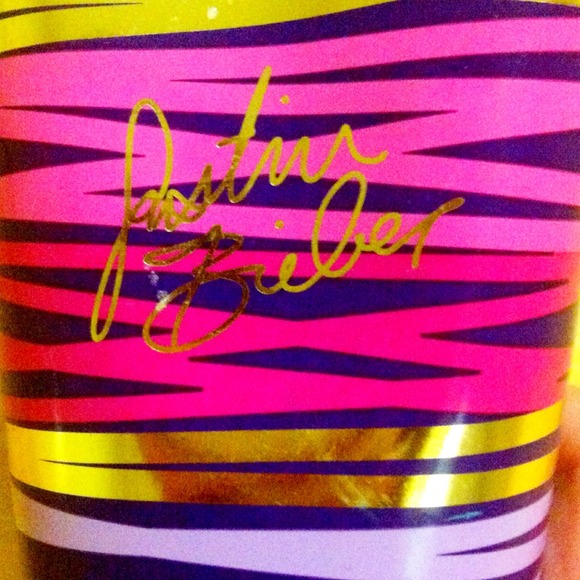 Justin Bieber (Girl friend) location. - Picture 2 of 2