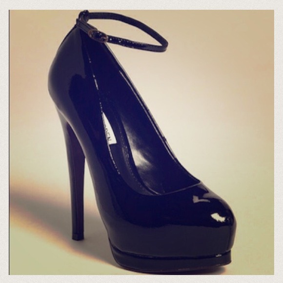 ⚠ON HOLD⚠️Steve Madden "obsessed" black pumps