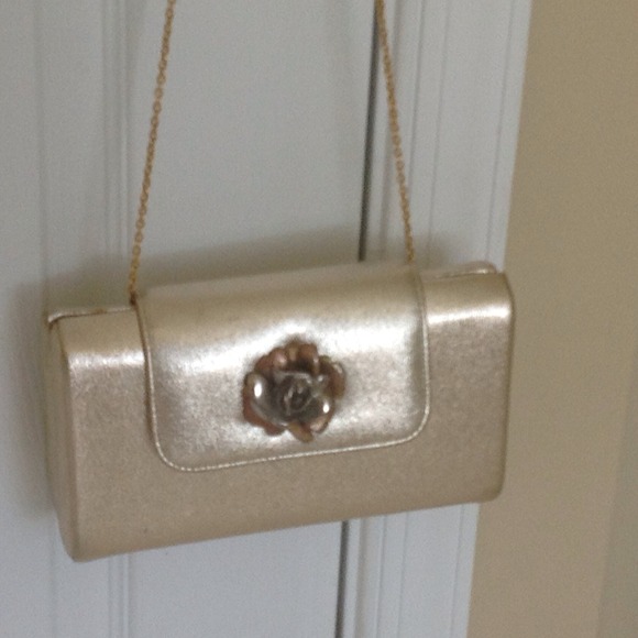 Andé Handbags - 🎉HP🎉Circa 1970s Andé Gold Lamé Clutch with Rose