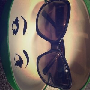 Kate Spade Black sunglasses with case