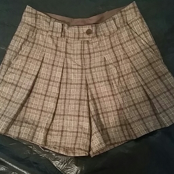 Faconnable women's pleated shorts