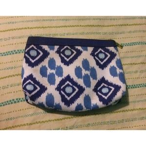 Estée Lauder makeup bag