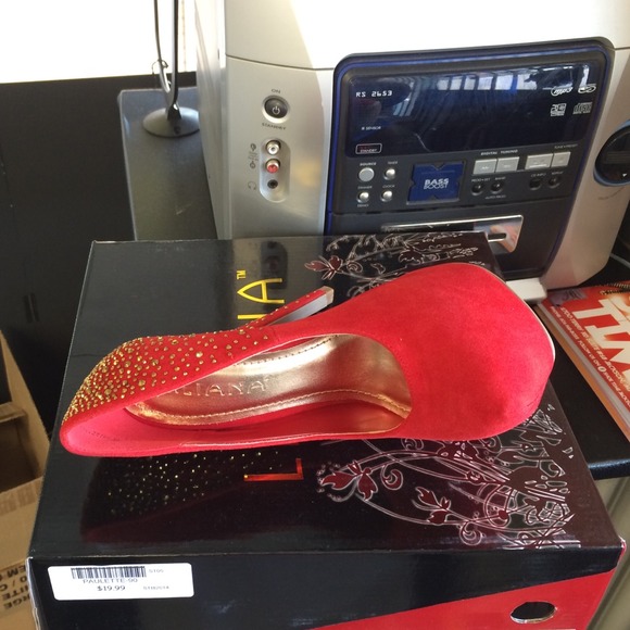 ❌SOLD❌BNIB red suede pumps with gold rhinestones - Picture 4 of 4
