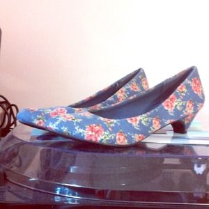 flower print *once worn* kitten heels