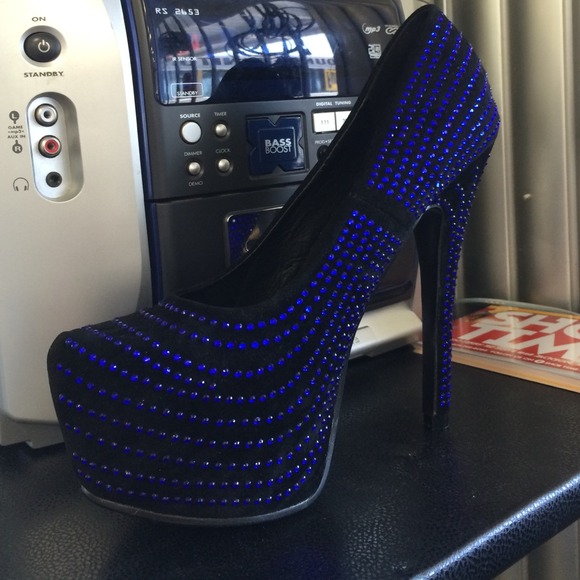 ❌SOLD❌BNIB black suede pumps - Picture 2 of 4