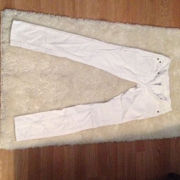 White skinny jeans