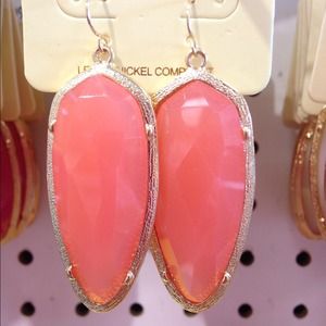 Kendra Scott inspired peach earrings!