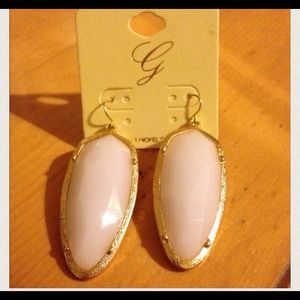 Kendra Scott inspired white earrings!