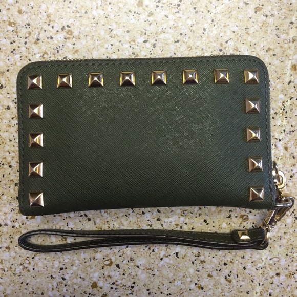 Michael Kors Selma Stud Hunter Green Wristlet - Picture 2 of 4