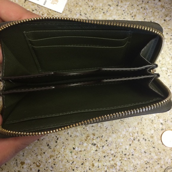 Michael Kors Selma Stud Hunter Green Wristlet - Picture 4 of 4