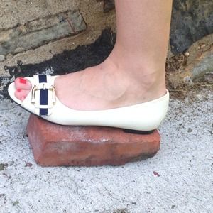 Flats-peep toe