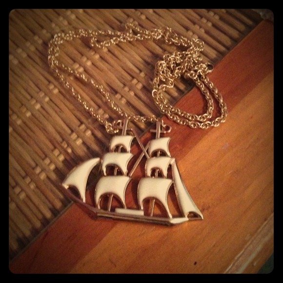 Sailboat necklace with long chain