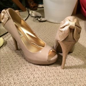 Nude Steve Madden pumps size 7.5.