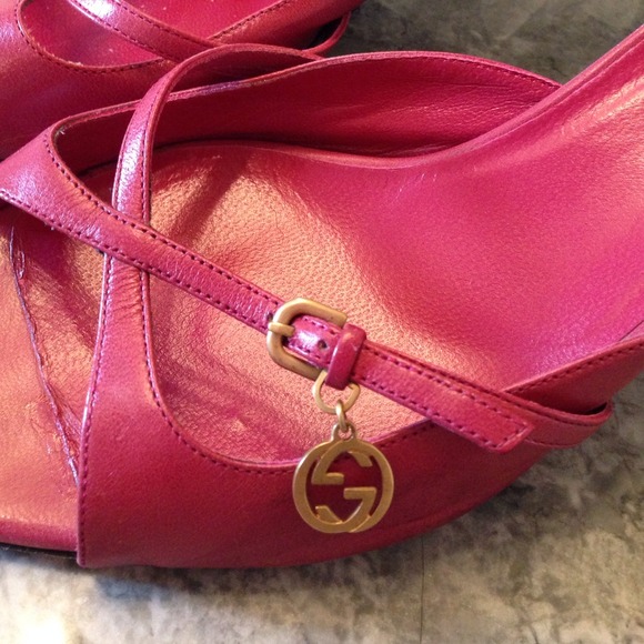 *SOLD*TRADESY*GUCCI heels - Picture 3 of 4