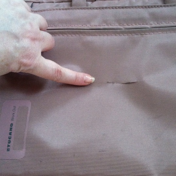 🎉🎉GIFTED🎉🎉🌺FREE🌺🌺Stucano laptop bag🌺 - Picture 4 of 4