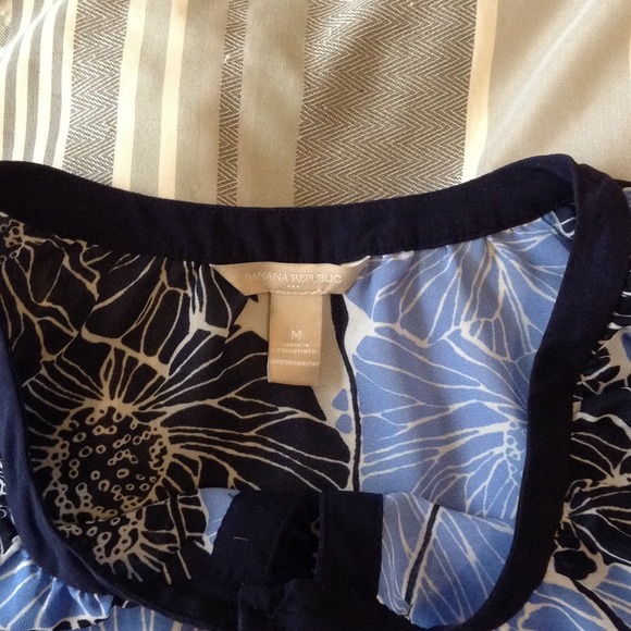 Banana Republic blue floral top, flowy - Picture 2 of 3