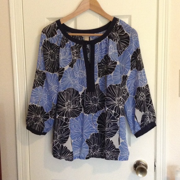 Banana Republic blue floral top, flowy - Picture 3 of 3