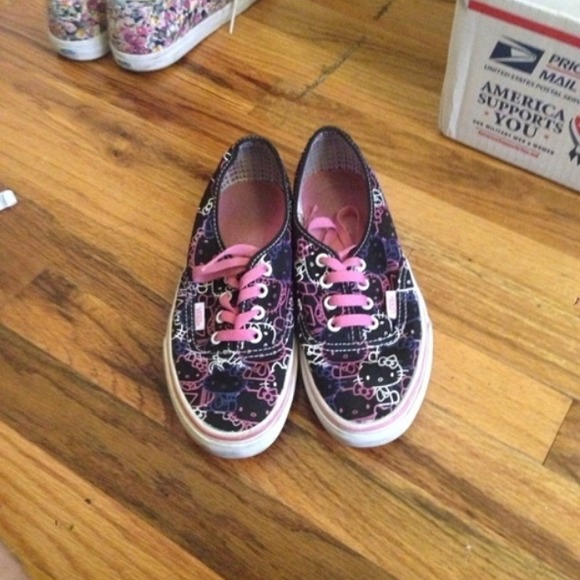 Hello kitty vans - Picture 1 of 3