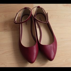 ❌Traded: Old Navy Cranberry Pointed Flats