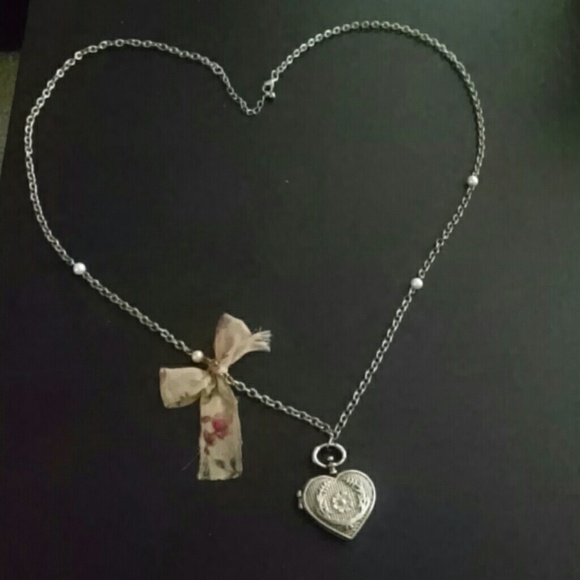 Jewelry - Picture 1 of 3