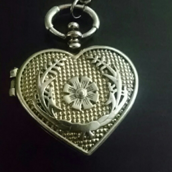 Jewelry - Picture 2 of 3