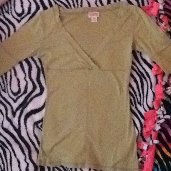 3/4 sleeve v neck